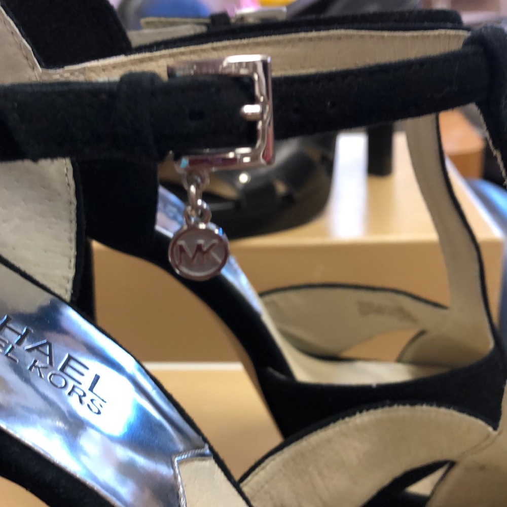 2 Pair Michael Kors Heels - Picture 5 of 6